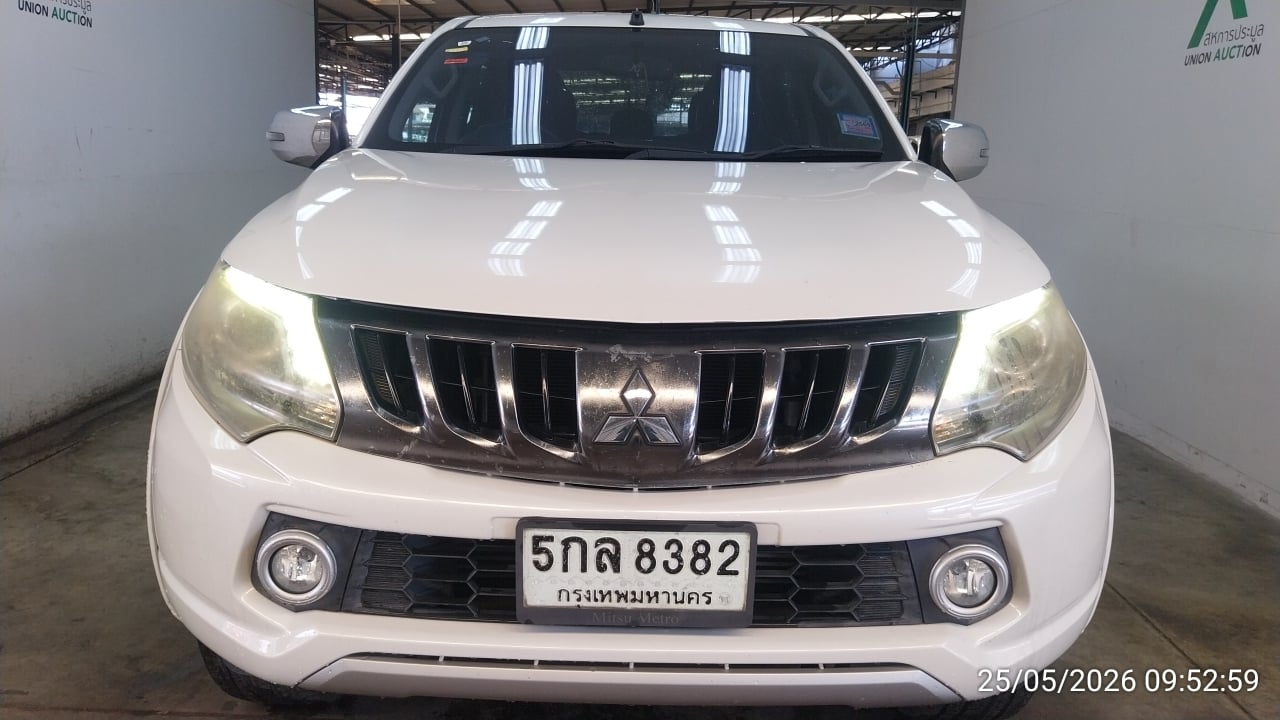 MITS MITS027 Dual Cab 2.4 GLS Plus MT (AB/ABS) 2016