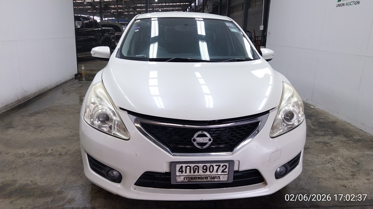 NISS NISS055 1.8 V CVT Hatch (AB/ABS) 2015