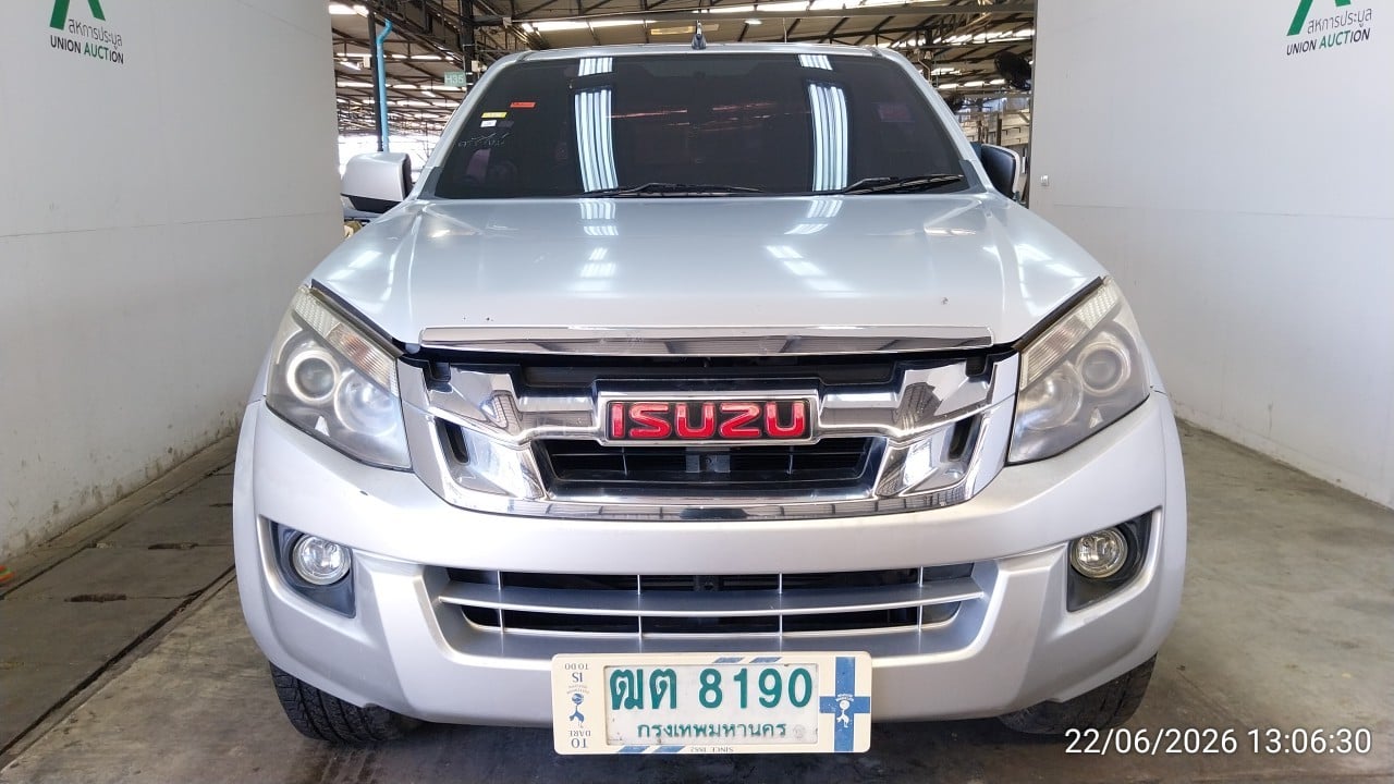 ISUZ ISUZ073 SpaceCab 2.5 Hi-Lander Z MT (VGS, DVD) (ABS) 2012