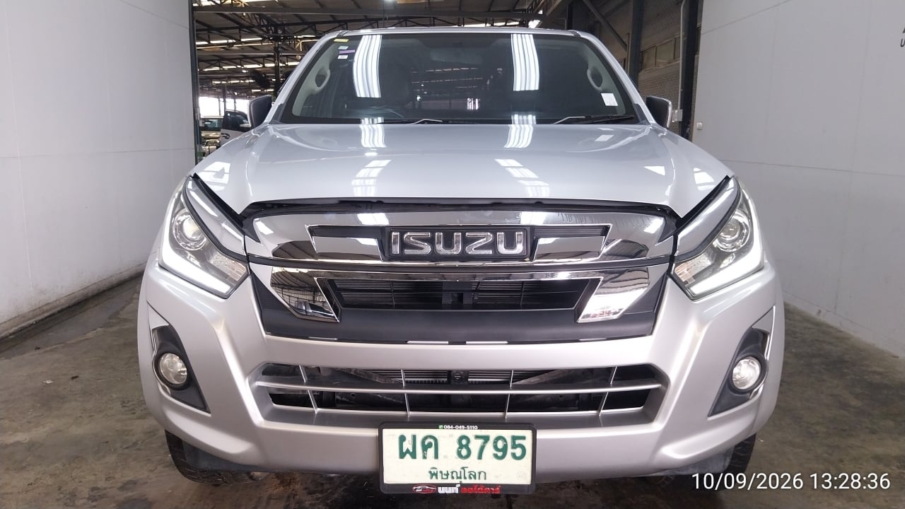 ISUZ ISUZ073 SPACECAB 3.0 Hi-Lander Z-Prestige MT (AB/ABS) 2018