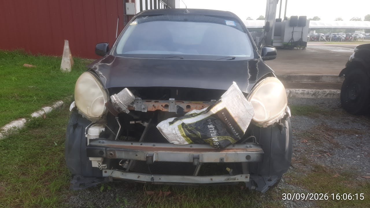 NISS NISS043 1.2 V CVT Hatch 2013
