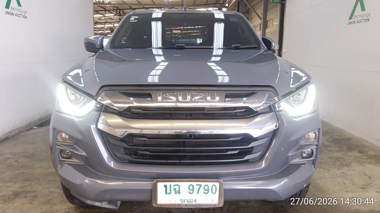ISUZ ISUZ073 SPACECAB 3.0 Vcross Z 4WD MT