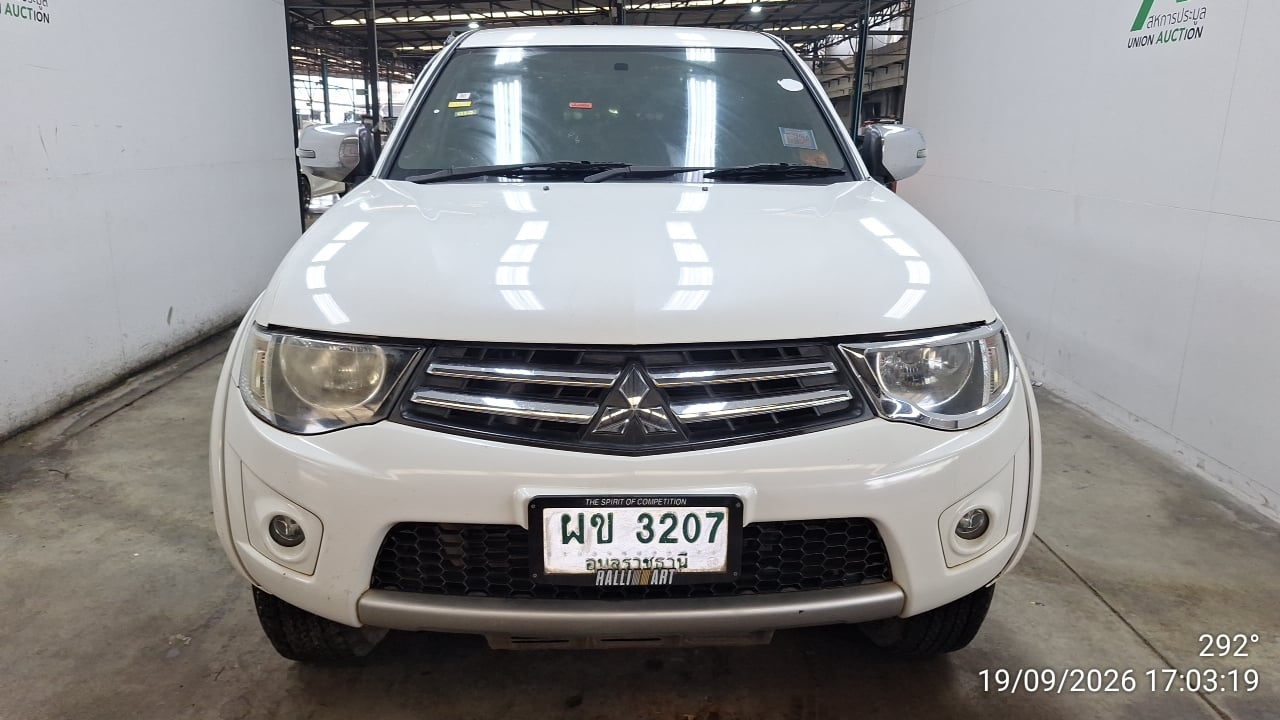 MITS MITS027 Ext. Cab 2.5 GLS Plus MT (AB/ABS) 2015