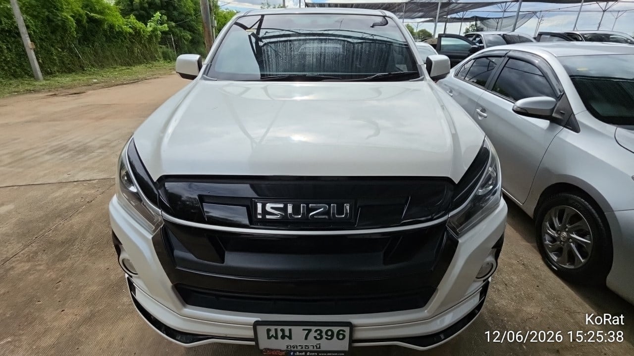 ISUZ ISUZ073 SPACECAB 3.0 Hi-Lander Stealth Z-Prestige MT (AB/ABS) 2019