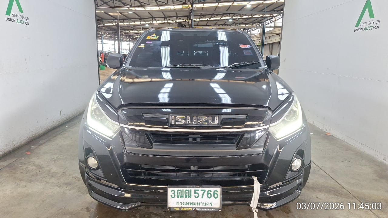 ISUZ ISUZ073 SPACECAB 3.0 Hi-Lander Stealth Z-Prestige MT (AB/ABS) 2019