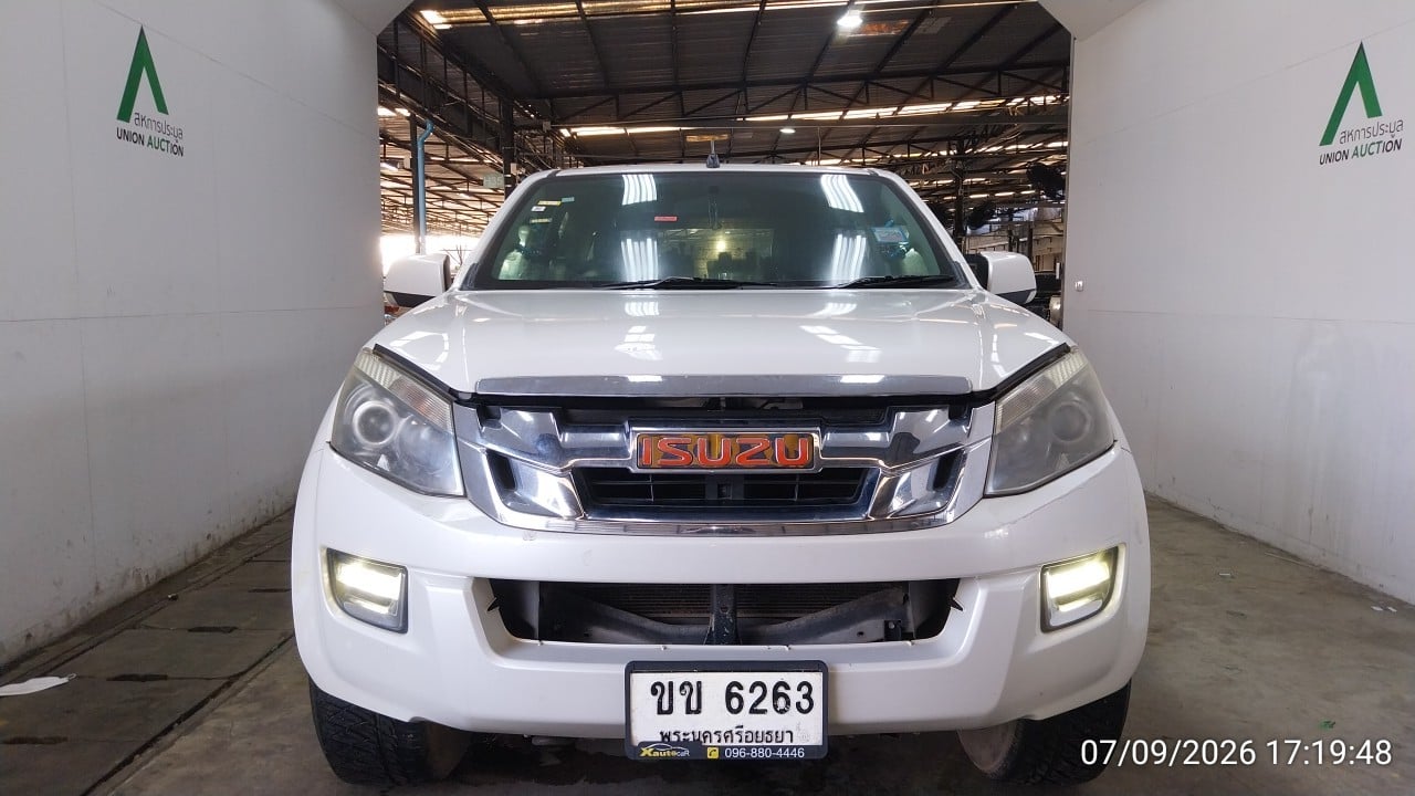 ISUZ ISUZ073 CAB4 2.5 Hi-Lander Z MT (VGS,DVD) (AB/ABS) 2015