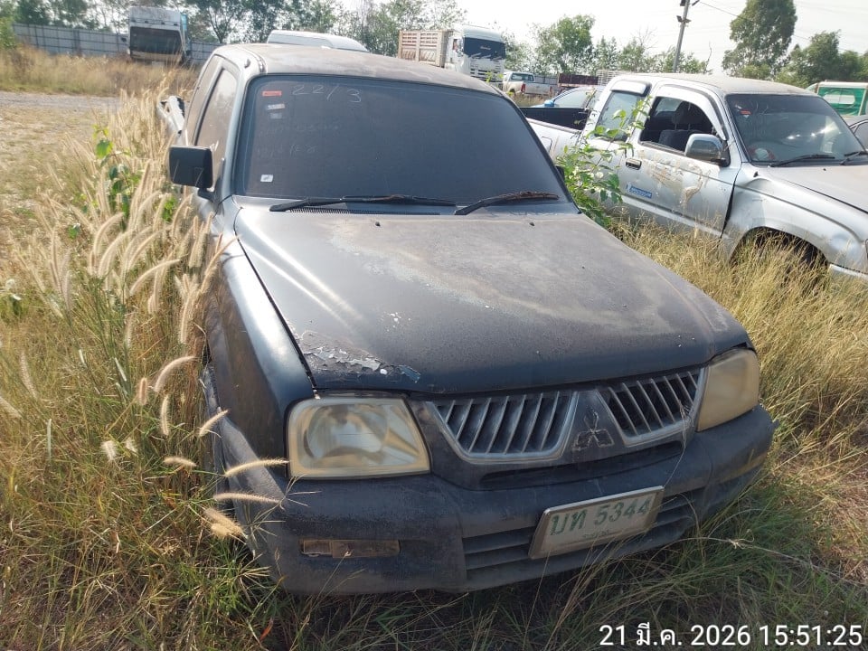 MITS MITS015 Ext. Cab 2.5 GL MT 1998