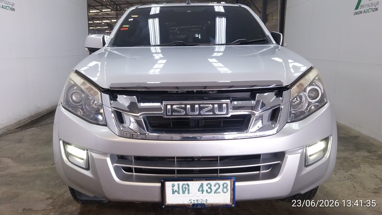 ISUZ ISUZ073 SPACECAB 2.5 Hi-Lander Z MT (VGS,DVD) (ABS) 2014