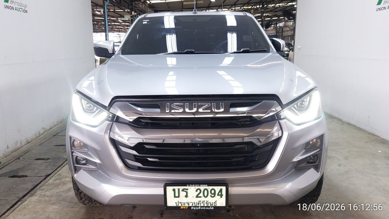 ISUZ ISUZ073 SPACECAB 3.0 Vcross Z 4WD MT 2022