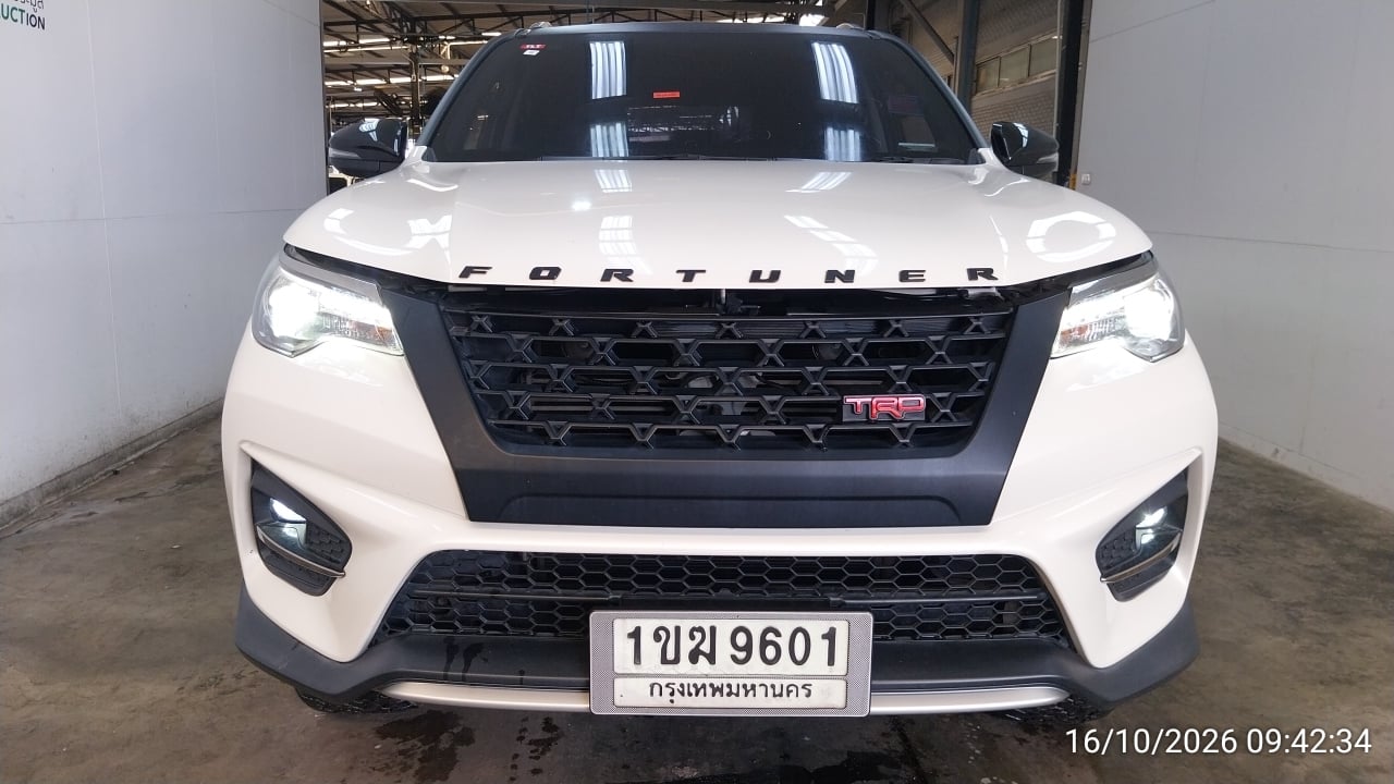 TOYO TOYO051 2.8 TRD Sportivo 4WD AT WAGON (Black Top) 2020