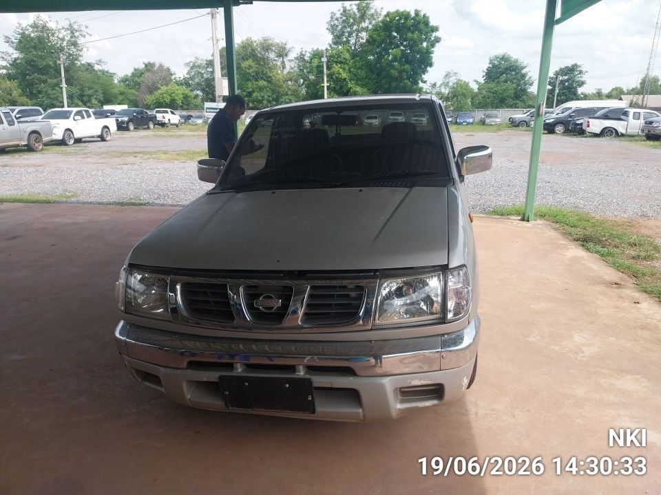 NISS NISS017 Ext. Cab 2.7 MT 2001