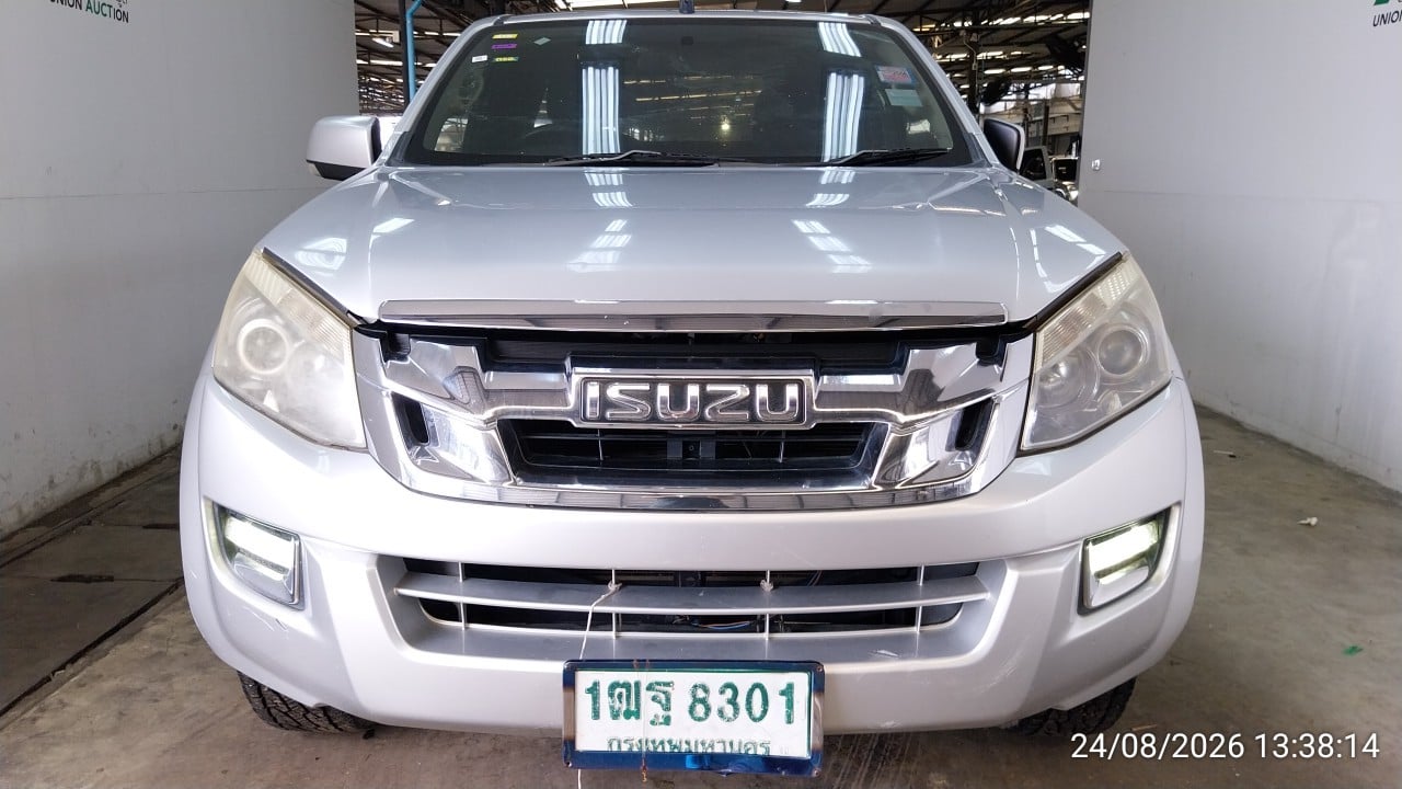 ISUZ ISUZ073 SPACECAB 2.5 Vcross Z 4WD MT (VGS) (AB/ABS) 2014