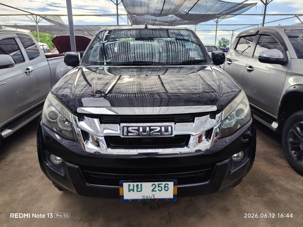 ISUZ ISUZ073 SpaceCab 2.5 Hi-Lander Z MT (VGS, DVD) (ABS) 2013