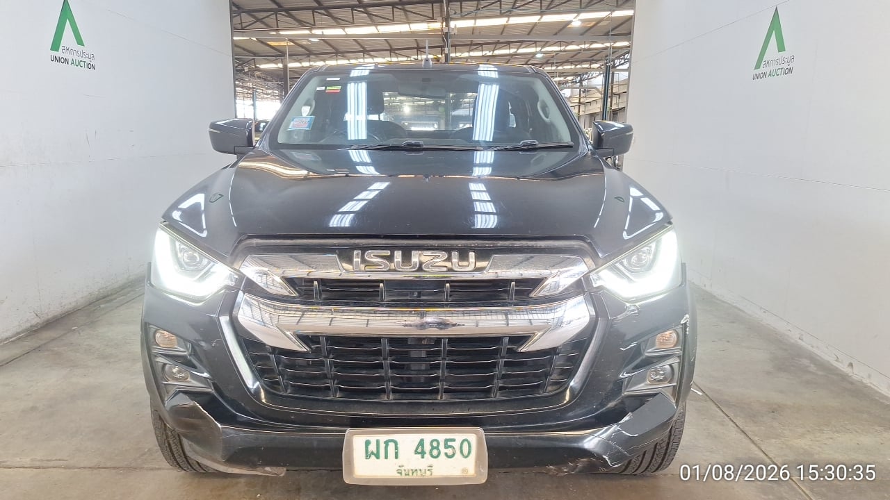 ISUZ ISUZ073 SPACECAB 3.0 Vcross Z 4WD MT 2021